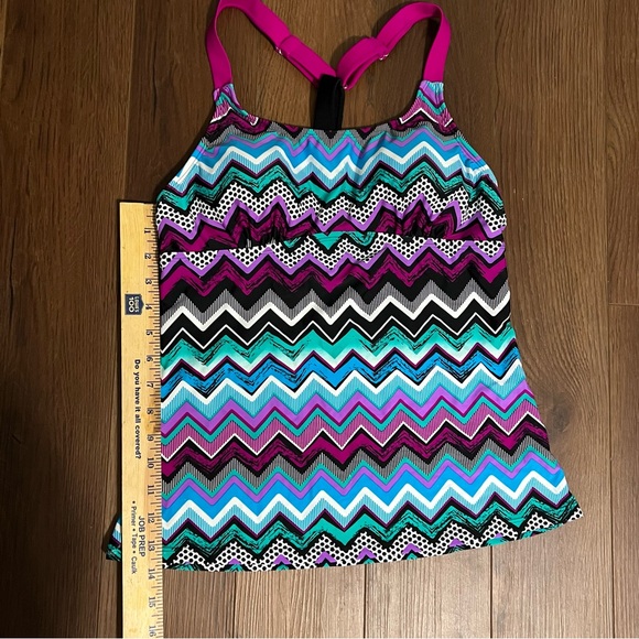 NWOT tankini top Medium Adjustable straps Colorful geo pattern - Picture 5 of 12